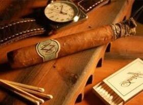 How to correctly smoke cigars